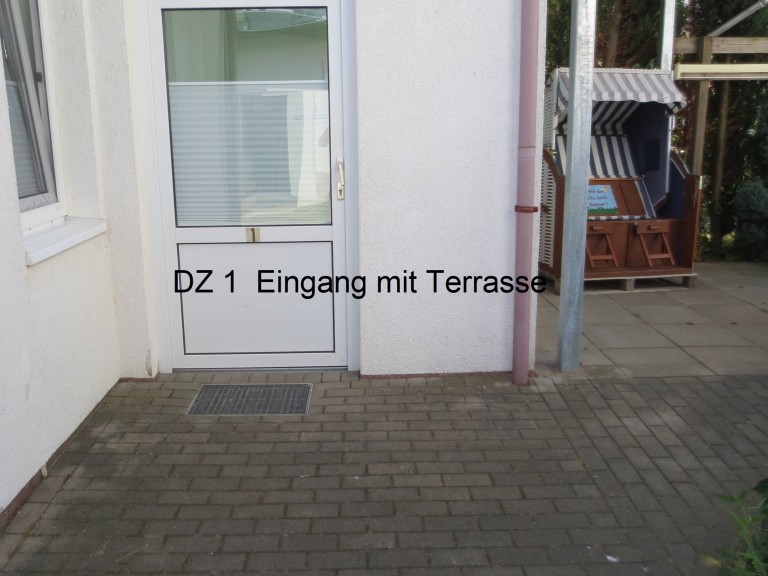 Eingang DZ 1 mit Terrasse