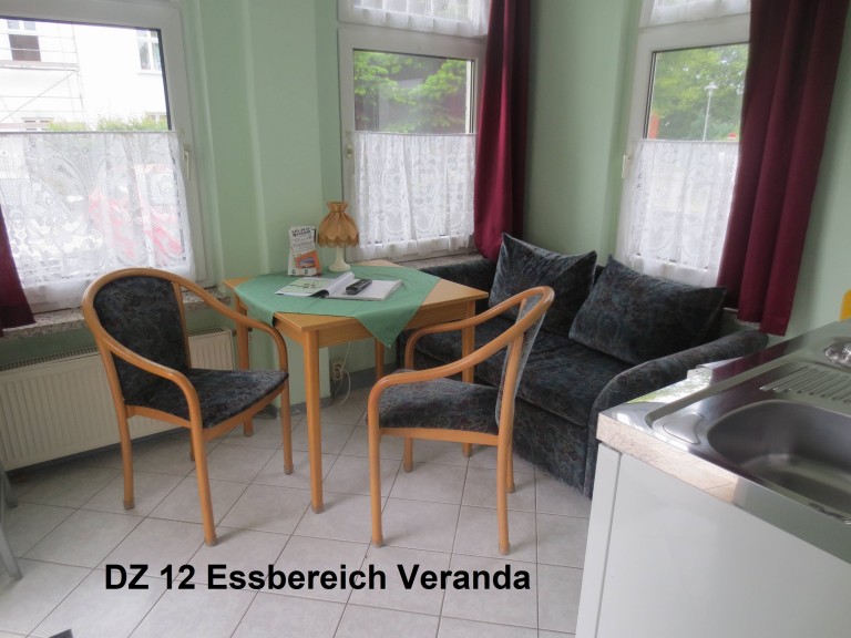 DZ 12 Veranda mit Sitzecke und Singleküche