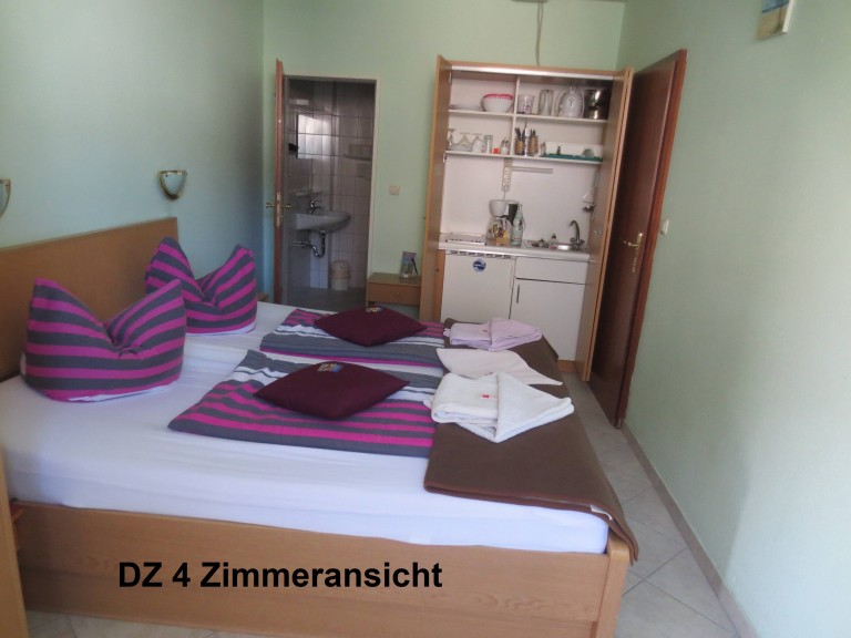 DZ 4 Doppelbett und Singleküche