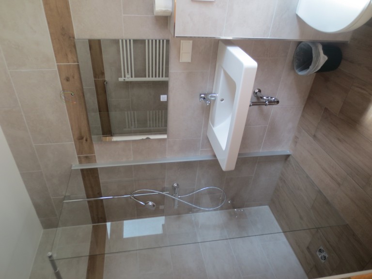 Apartment 13 Duschbad