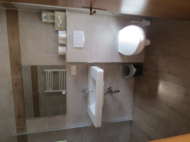Apartment 13 Duschbad