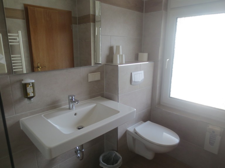 Apartment 13 Duschbad