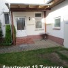 Apartment 13 Eingang mit Terrasse